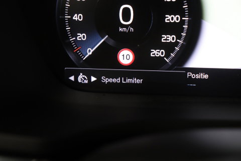 Volvo V60 2.0 T4 Momentum Pro | Harman/Kardon | Panoramadak | Trekhaak | Camera | Stoelverwarming | 19 Inch