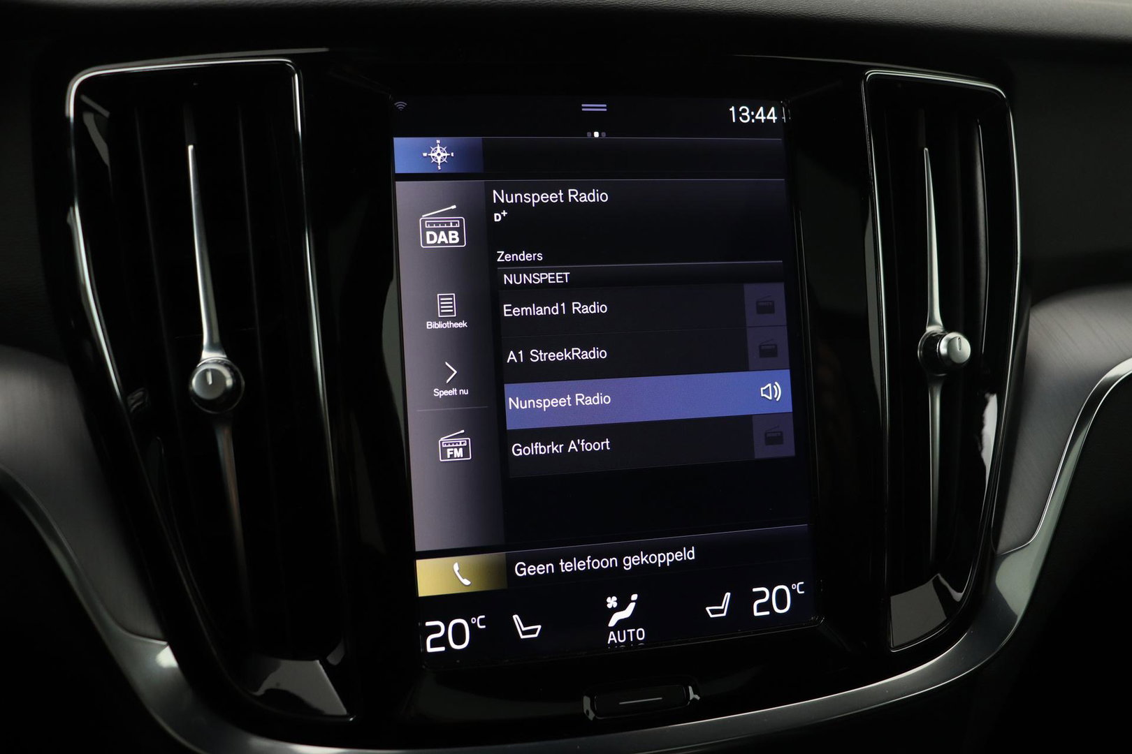 Volvo V60 2.0 T4 Momentum Pro | Harman/Kardon | Panoramadak | Trekhaak | Camera | Stoelverwarming | 19 Inch