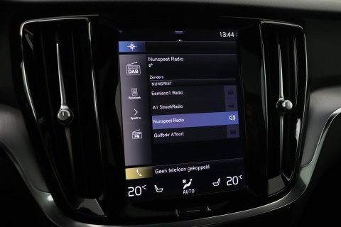Volvo V60 2.0 T4 Momentum Pro | Harman/Kardon | Panoramadak | Trekhaak | Camera | Stoelverwarming | 19 Inch