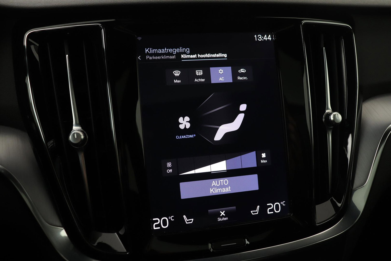 Volvo V60 2.0 T4 Momentum Pro | Harman/Kardon | Panoramadak | Trekhaak | Camera | Stoelverwarming | 19 Inch
