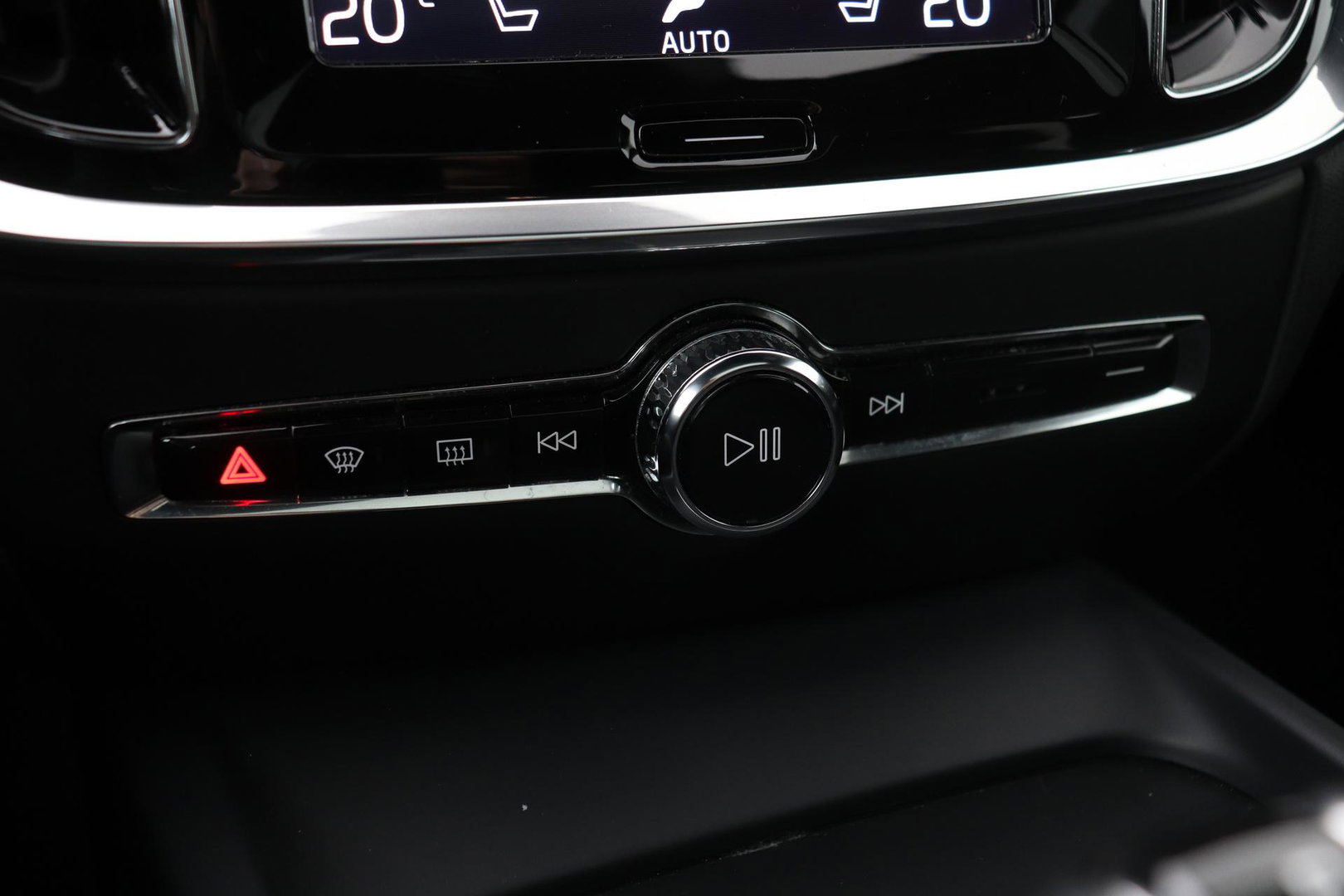 Volvo V60 2.0 T4 Momentum Pro | Harman/Kardon | Panoramadak | Trekhaak | Camera | Stoelverwarming | 19 Inch