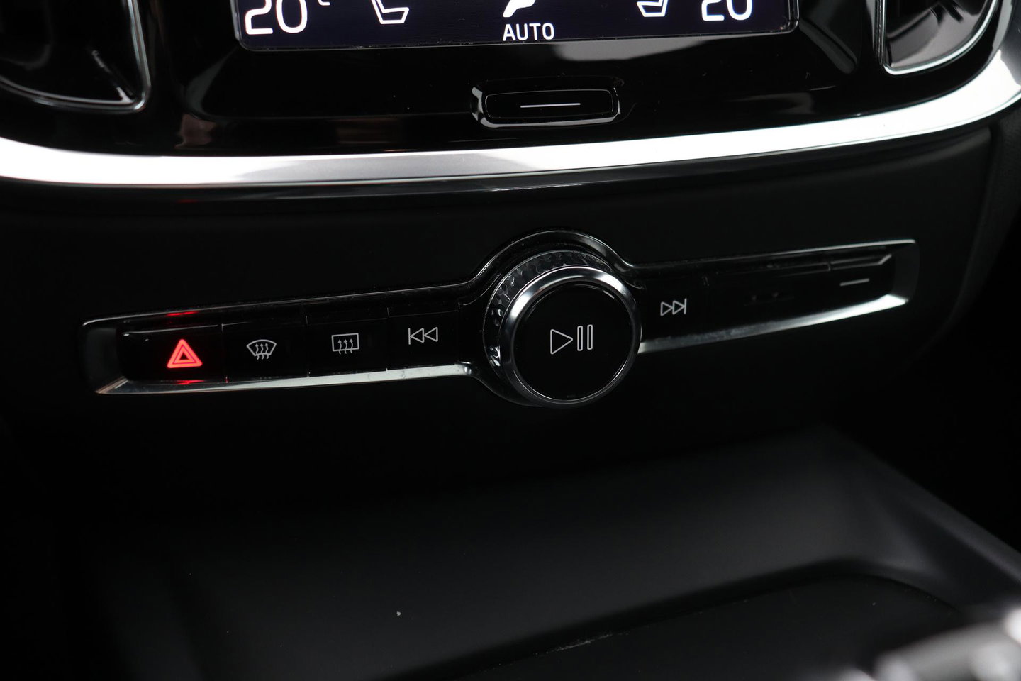 Volvo V60 2.0 T4 Momentum Pro | Harman/Kardon | Panoramadak | Trekhaak | Camera | Stoelverwarming | 19 Inch