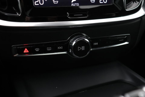 Volvo V60 2.0 T4 Momentum Pro | Harman/Kardon | Panoramadak | Trekhaak | Camera | Stoelverwarming | 19 Inch