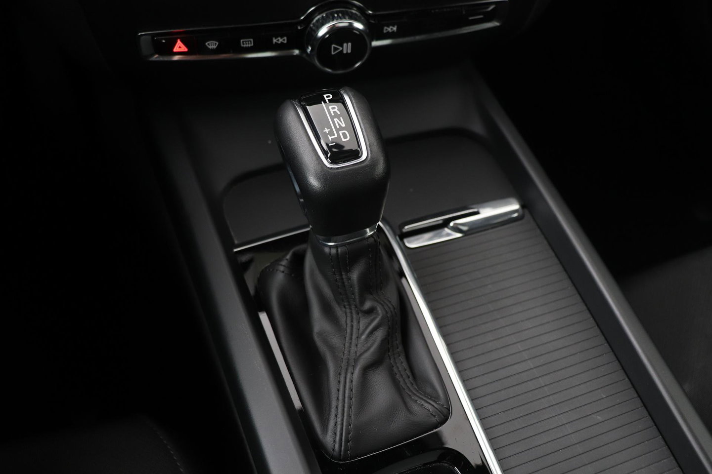 Volvo V60 2.0 T4 Momentum Pro | Harman/Kardon | Panoramadak | Trekhaak | Camera | Stoelverwarming | 19 Inch