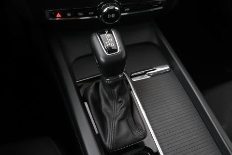 Volvo V60 2.0 T4 Momentum Pro | Harman/Kardon | Panoramadak | Trekhaak | Camera | Stoelverwarming | 19 Inch