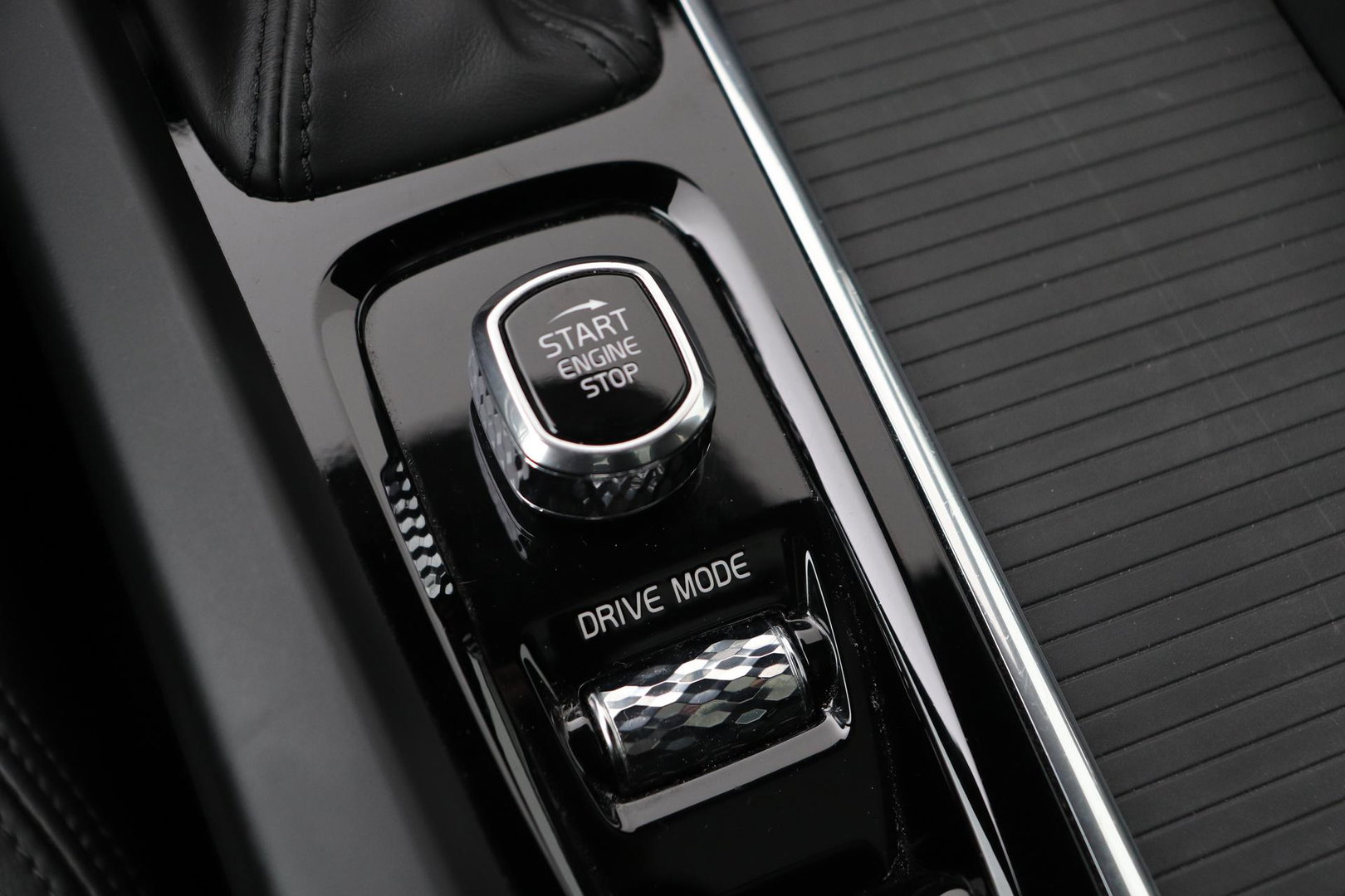 Volvo V60 2.0 T4 Momentum Pro | Harman/Kardon | Panoramadak | Trekhaak | Camera | Stoelverwarming | 19 Inch