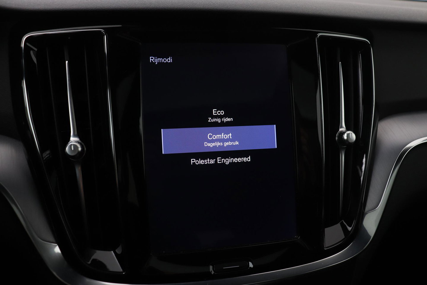 Volvo V60 2.0 T4 Momentum Pro | Harman/Kardon | Panoramadak | Trekhaak | Camera | Stoelverwarming | 19 Inch