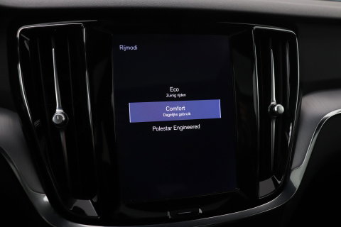 Volvo V60 2.0 T4 Momentum Pro | Harman/Kardon | Panoramadak | Trekhaak | Camera | Stoelverwarming | 19 Inch