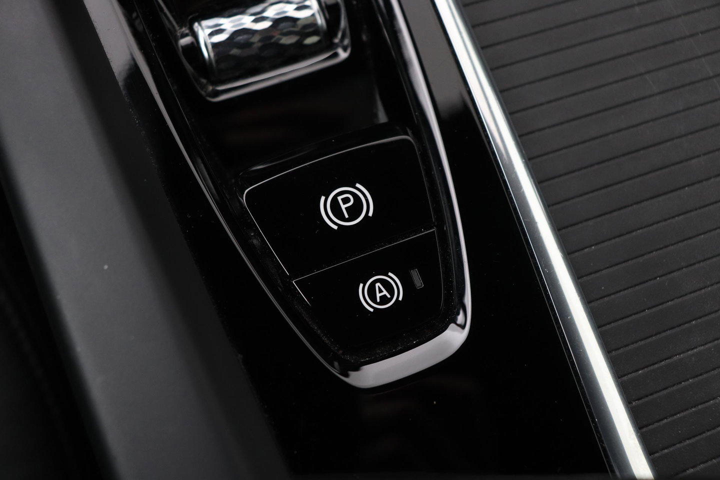 Volvo V60 2.0 T4 Momentum Pro | Harman/Kardon | Panoramadak | Trekhaak | Camera | Stoelverwarming | 19 Inch