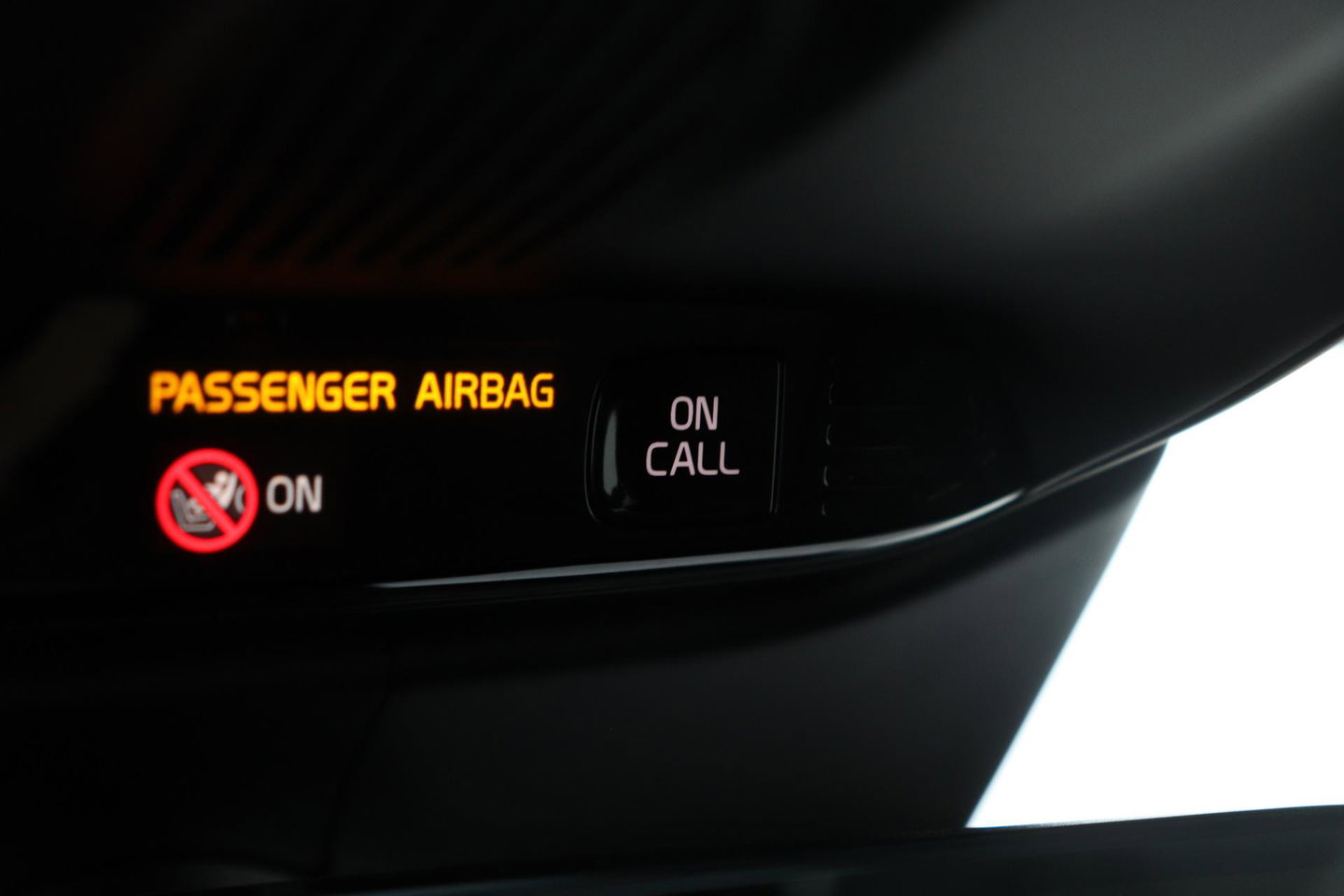 Volvo V60 2.0 T4 Momentum Pro | Harman/Kardon | Panoramadak | Trekhaak | Camera | Stoelverwarming | 19 Inch