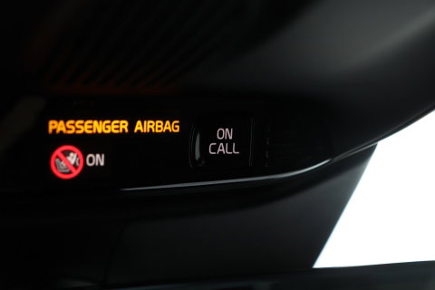 Volvo V60 2.0 T4 Momentum Pro | Harman/Kardon | Panoramadak | Trekhaak | Camera | Stoelverwarming | 19 Inch