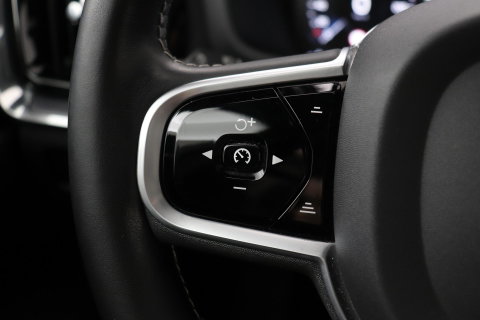 Volvo V60 2.0 T4 Momentum Pro | Harman/Kardon | Panoramadak | Trekhaak | Camera | Stoelverwarming | 19 Inch