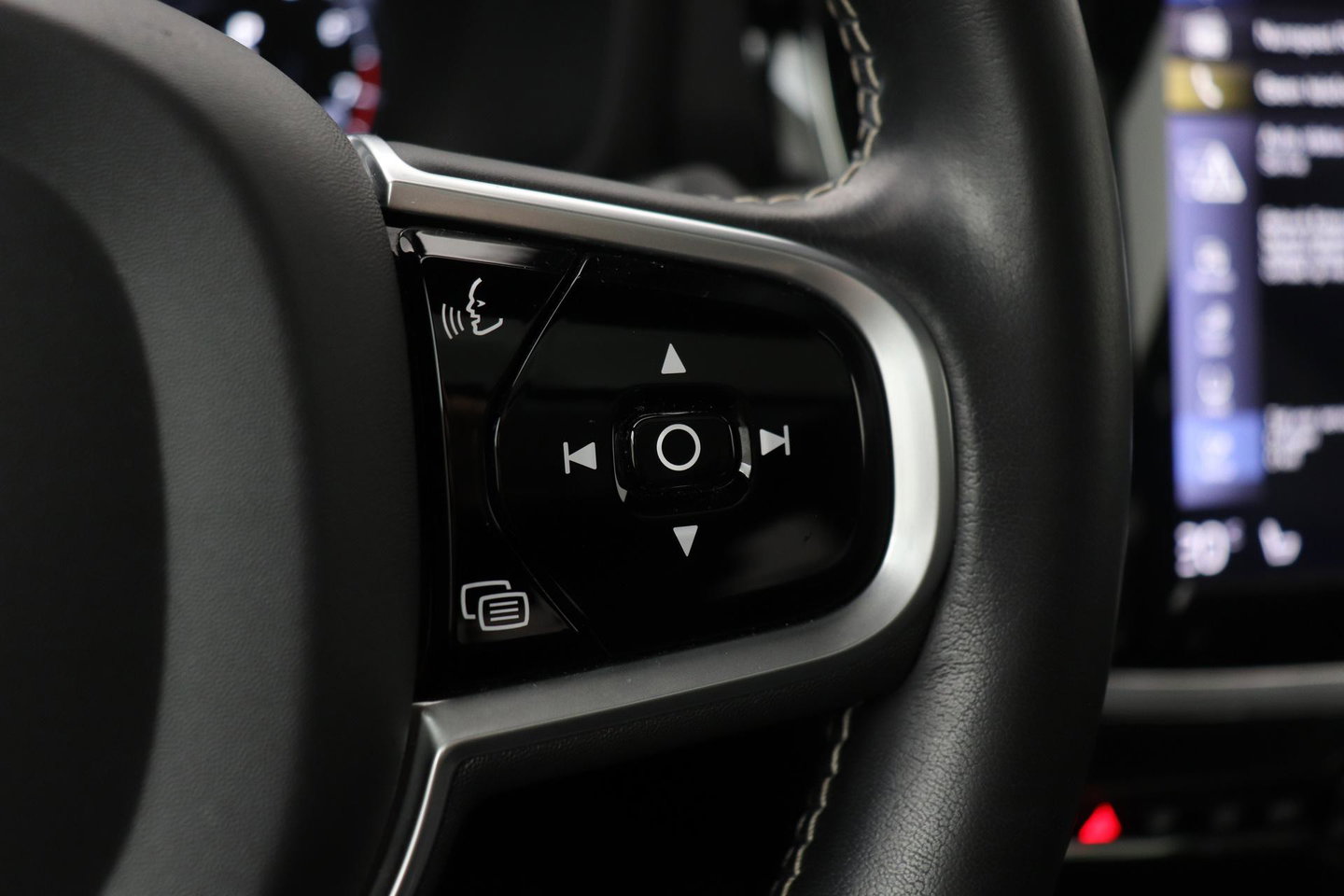 Volvo V60 2.0 T4 Momentum Pro | Harman/Kardon | Panoramadak | Trekhaak | Camera | Stoelverwarming | 19 Inch