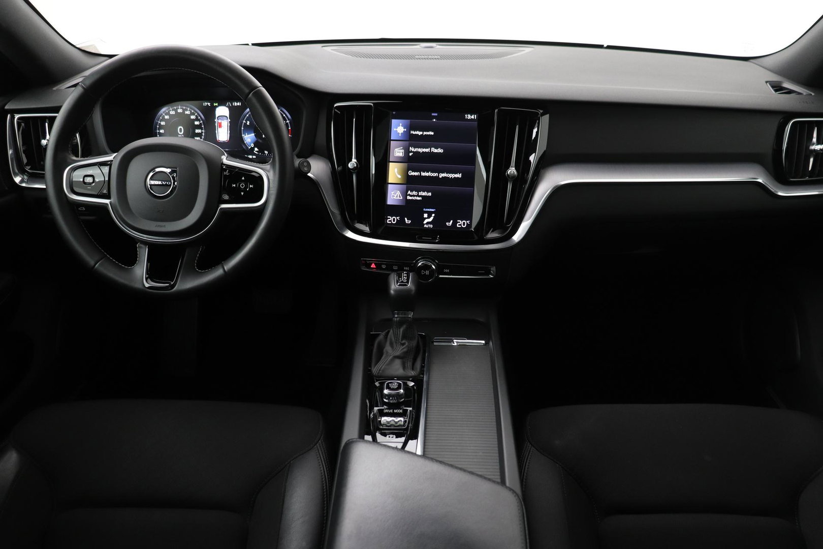 Volvo V60 2.0 T4 Momentum Pro | Harman/Kardon | Panoramadak | Trekhaak | Camera | Stoelverwarming | 19 Inch