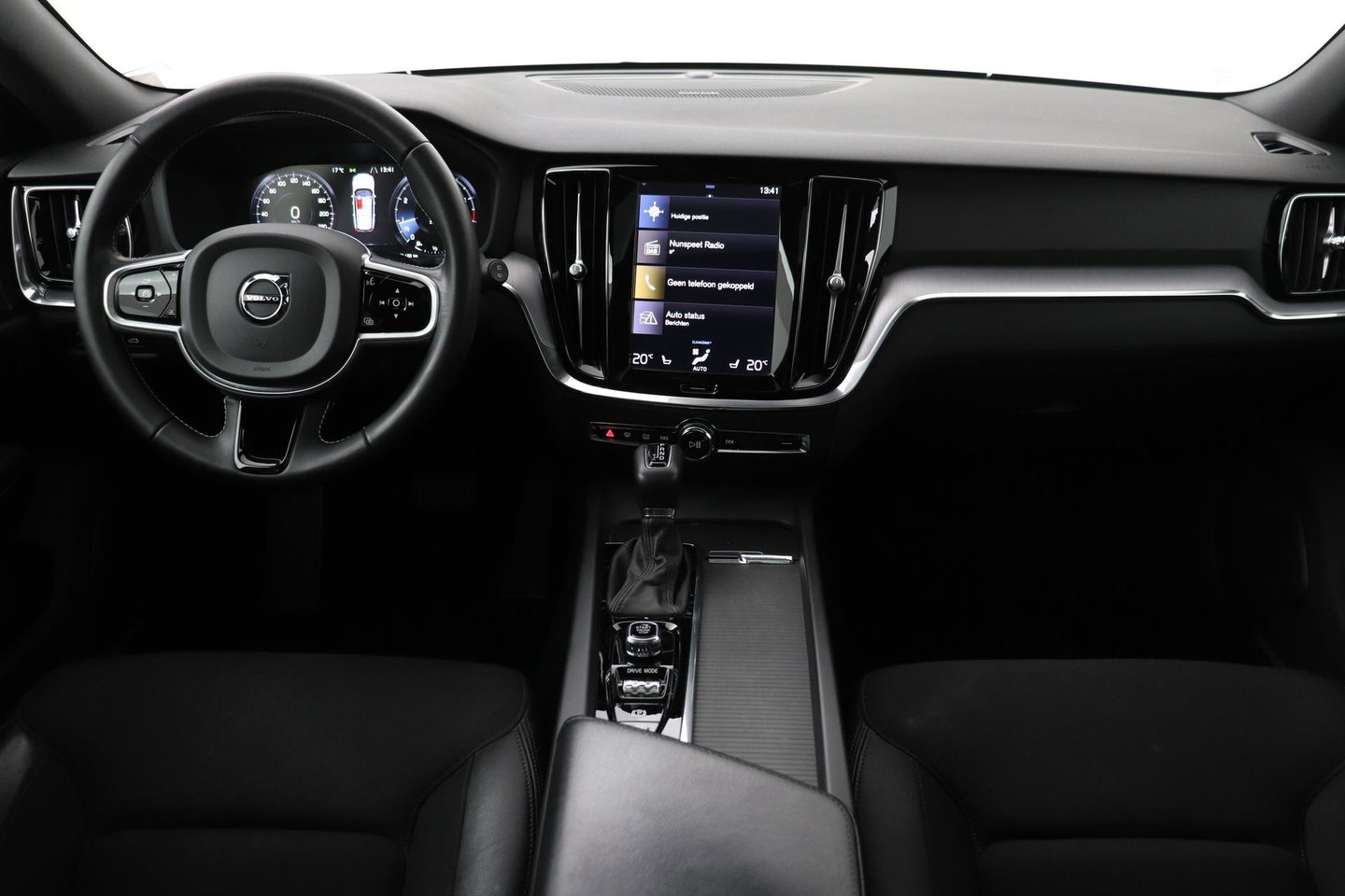 Volvo V60 2.0 T4 Momentum Pro | Harman/Kardon | Panoramadak | Trekhaak | Camera | Stoelverwarming | 19 Inch