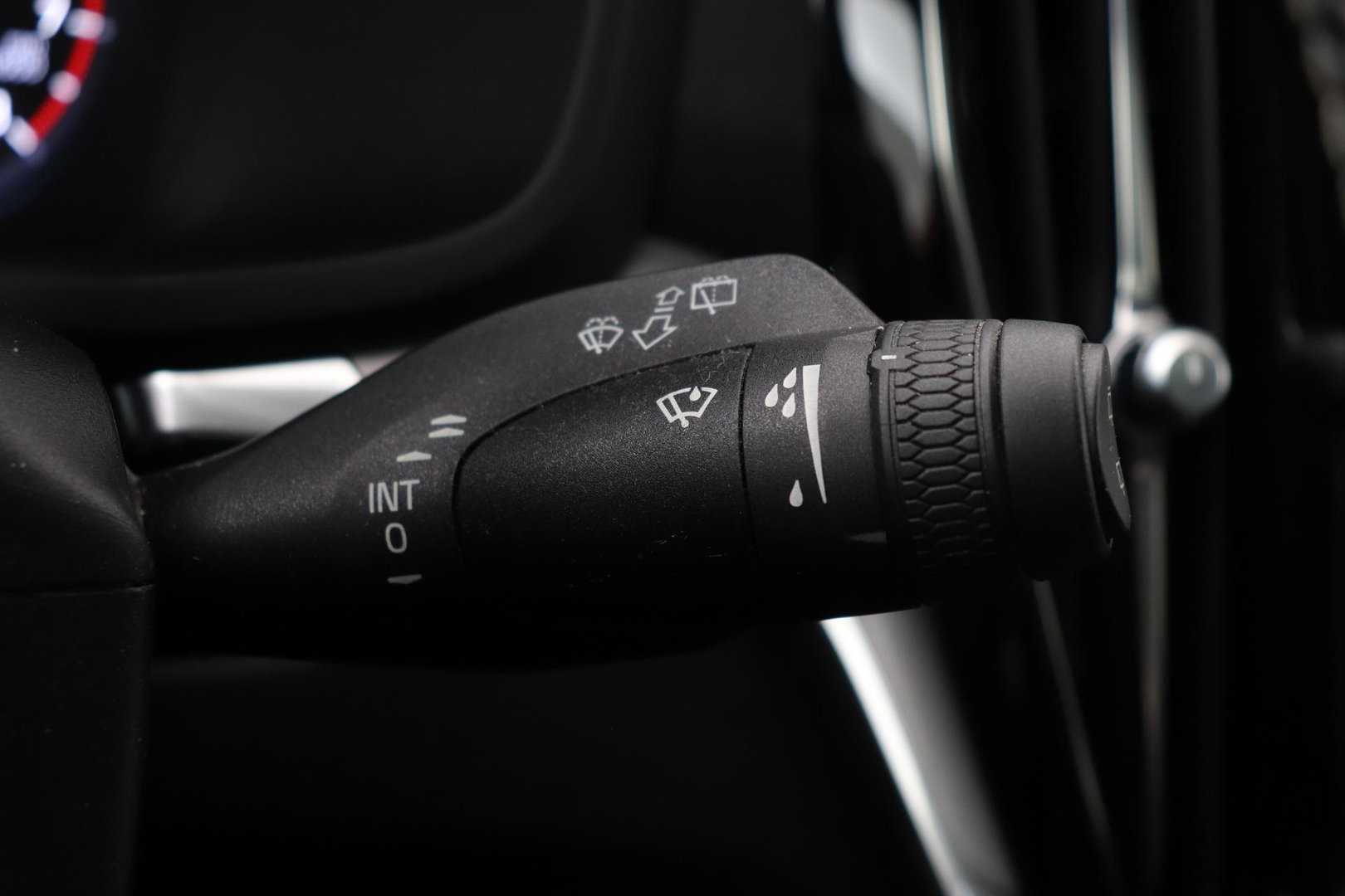 Volvo V60 2.0 T4 Momentum Pro | Harman/Kardon | Panoramadak | Trekhaak | Camera | Stoelverwarming | 19 Inch