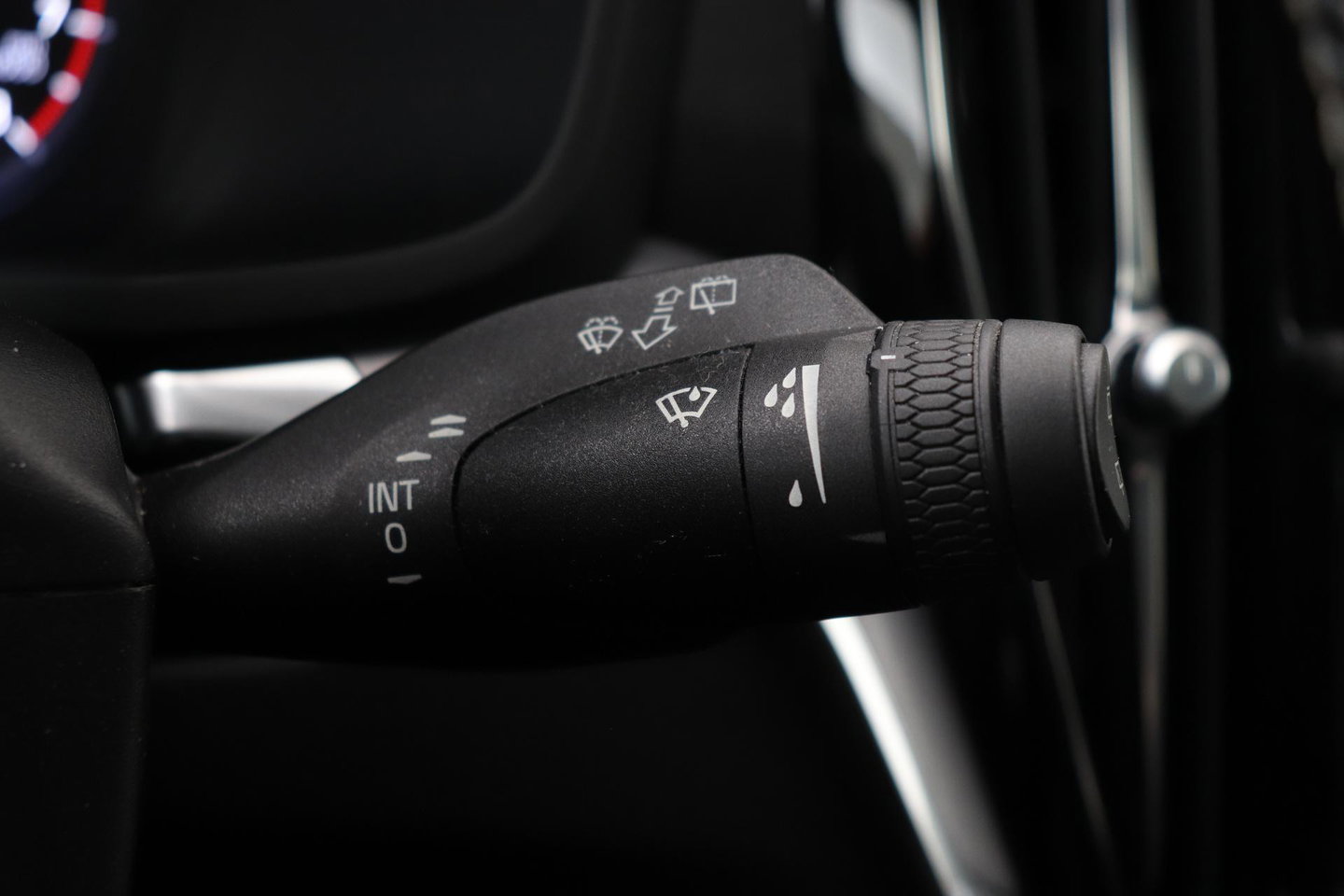 Volvo V60 2.0 T4 Momentum Pro | Harman/Kardon | Panoramadak | Trekhaak | Camera | Stoelverwarming | 19 Inch