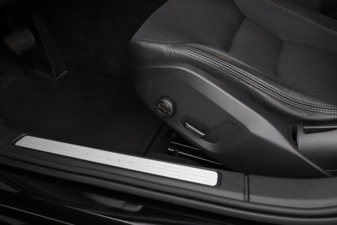 Volvo V60 2.0 T4 Momentum Pro | Harman/Kardon | Panoramadak | Trekhaak | Camera | Stoelverwarming | 19 Inch