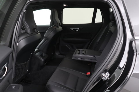 Volvo V60 2.0 T4 Momentum Pro | Harman/Kardon | Panoramadak | Trekhaak | Camera | Stoelverwarming | 19 Inch