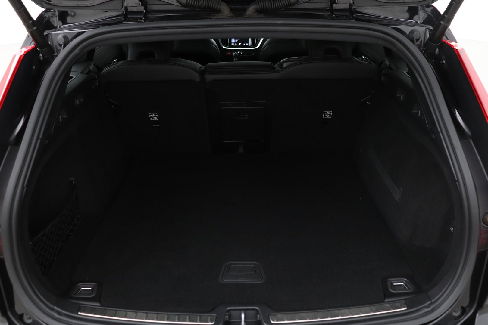 Volvo V60 2.0 T4 Momentum Pro | Harman/Kardon | Panoramadak | Trekhaak | Camera | Stoelverwarming | 19 Inch