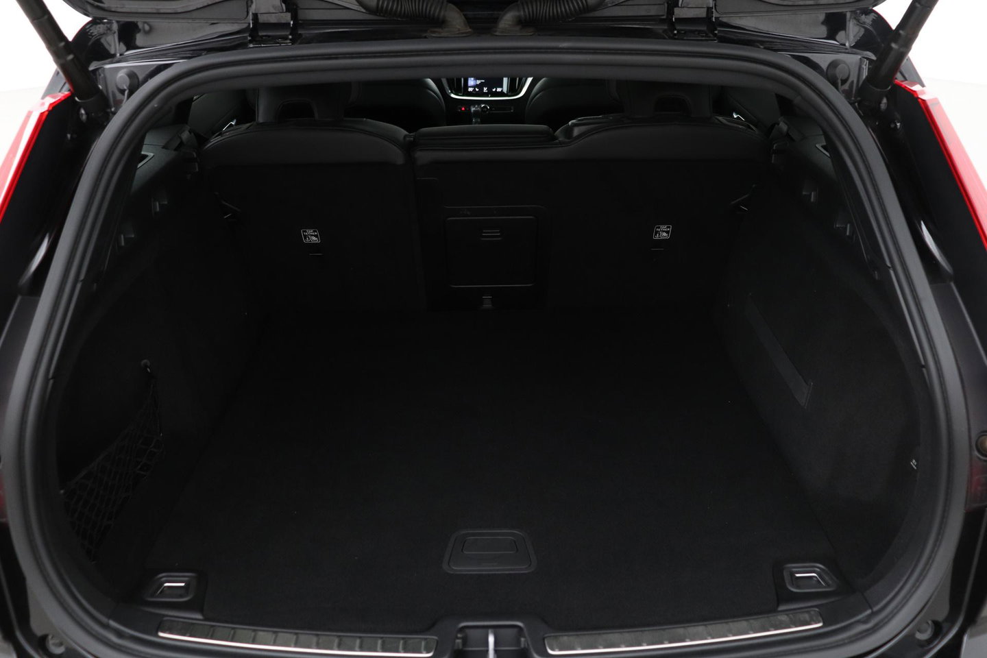 Volvo V60 2.0 T4 Momentum Pro | Harman/Kardon | Panoramadak | Trekhaak | Camera | Stoelverwarming | 19 Inch