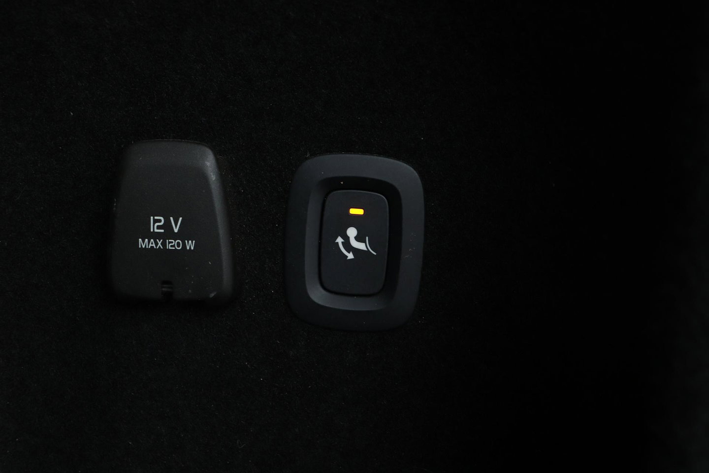 Volvo V60 2.0 T4 Momentum Pro | Harman/Kardon | Panoramadak | Trekhaak | Camera | Stoelverwarming | 19 Inch