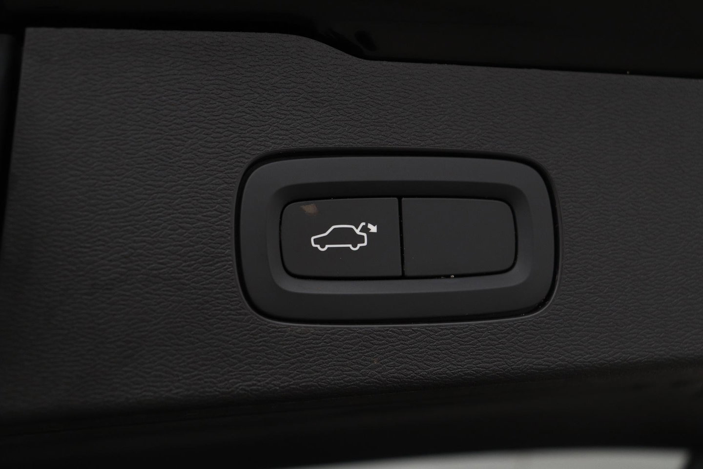 Volvo V60 2.0 T4 Momentum Pro | Harman/Kardon | Panoramadak | Trekhaak | Camera | Stoelverwarming | 19 Inch