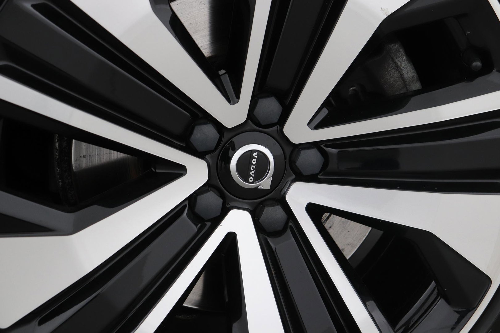 Volvo V60 2.0 T4 Momentum Pro | Harman/Kardon | Panoramadak | Trekhaak | Camera | Stoelverwarming | 19 Inch
