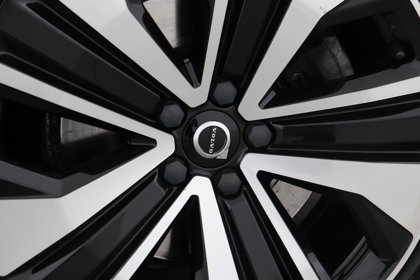 Volvo V60 2.0 T4 Momentum Pro | Harman/Kardon | Panoramadak | Trekhaak | Camera | Stoelverwarming | 19 Inch