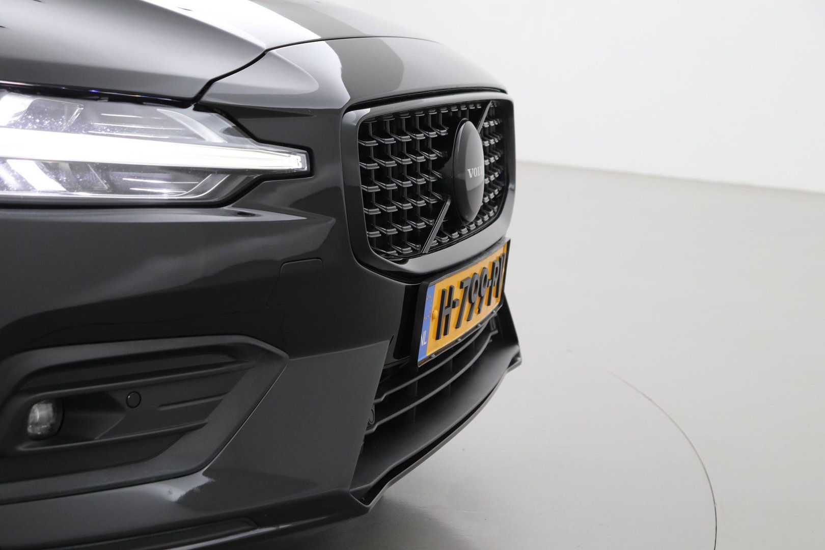 Volvo V60 2.0 T4 Momentum Pro | Harman/Kardon | Panoramadak | Trekhaak | Camera | Stoelverwarming | 19 Inch