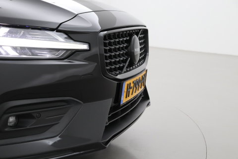 Volvo V60 2.0 T4 Momentum Pro | Harman/Kardon | Panoramadak | Trekhaak | Camera | Stoelverwarming | 19 Inch