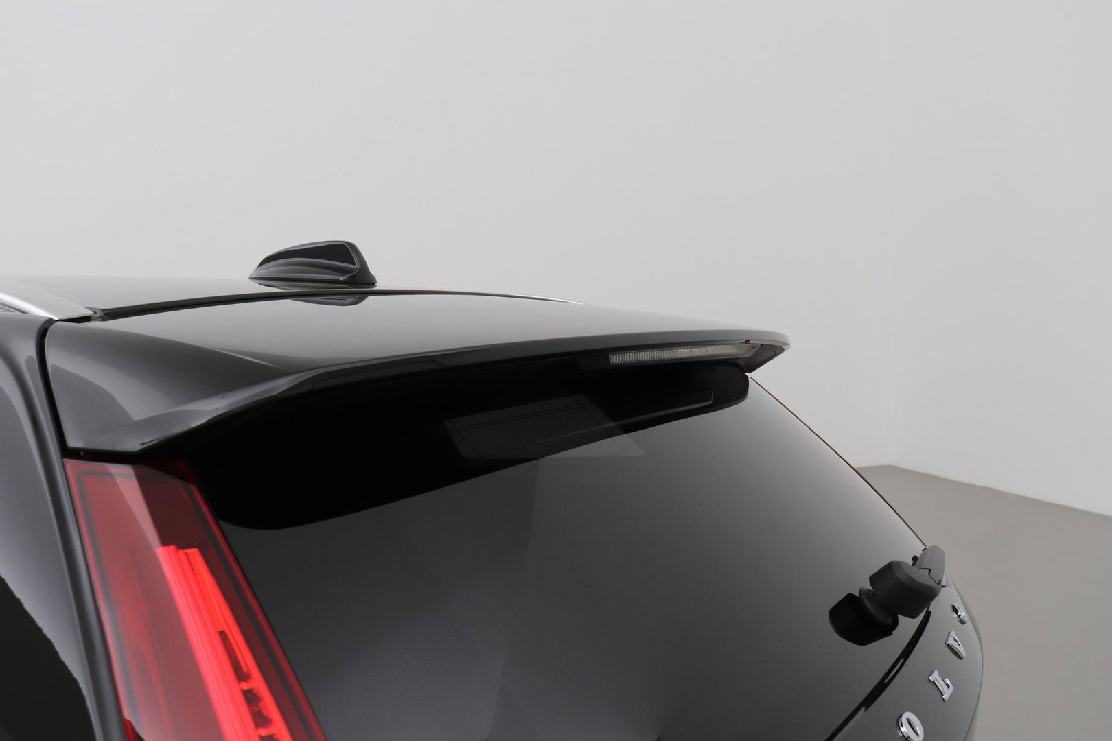 Volvo V60 2.0 T4 Momentum Pro | Harman/Kardon | Panoramadak | Trekhaak | Camera | Stoelverwarming | 19 Inch