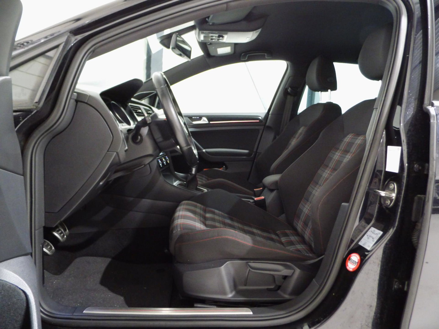 Volkswagen Golf 2.0 TSI GTI Performance "Origineel NL!" Xenon-LED 19"Velgen Parkeersensoren Navigatie Bluetooth Led-mistlampen