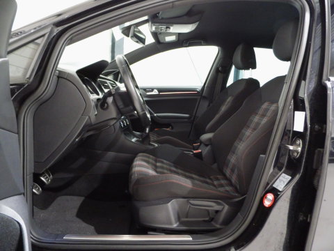 Volkswagen Golf 2.0 TSI GTI Performance "Origineel NL!" Xenon-LED 19"Velgen Parkeersensoren Navigatie Bluetooth Led-mistlampen