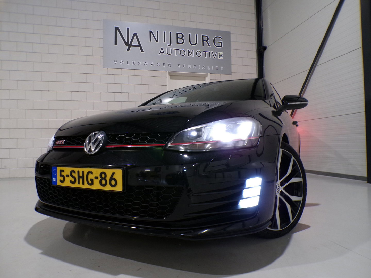 Volkswagen Golf 2.0 TSI GTI Performance "Origineel NL!" Xenon-LED 19"Velgen Parkeersensoren Navigatie Bluetooth Led-mistlampen