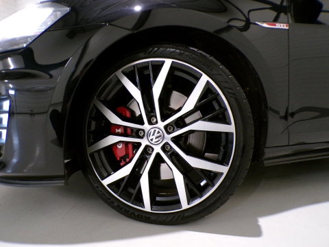 Volkswagen Golf 2.0 TSI GTI Performance "Origineel NL!" Xenon-LED 19"Velgen Parkeersensoren Navigatie Bluetooth Led-mistlampen