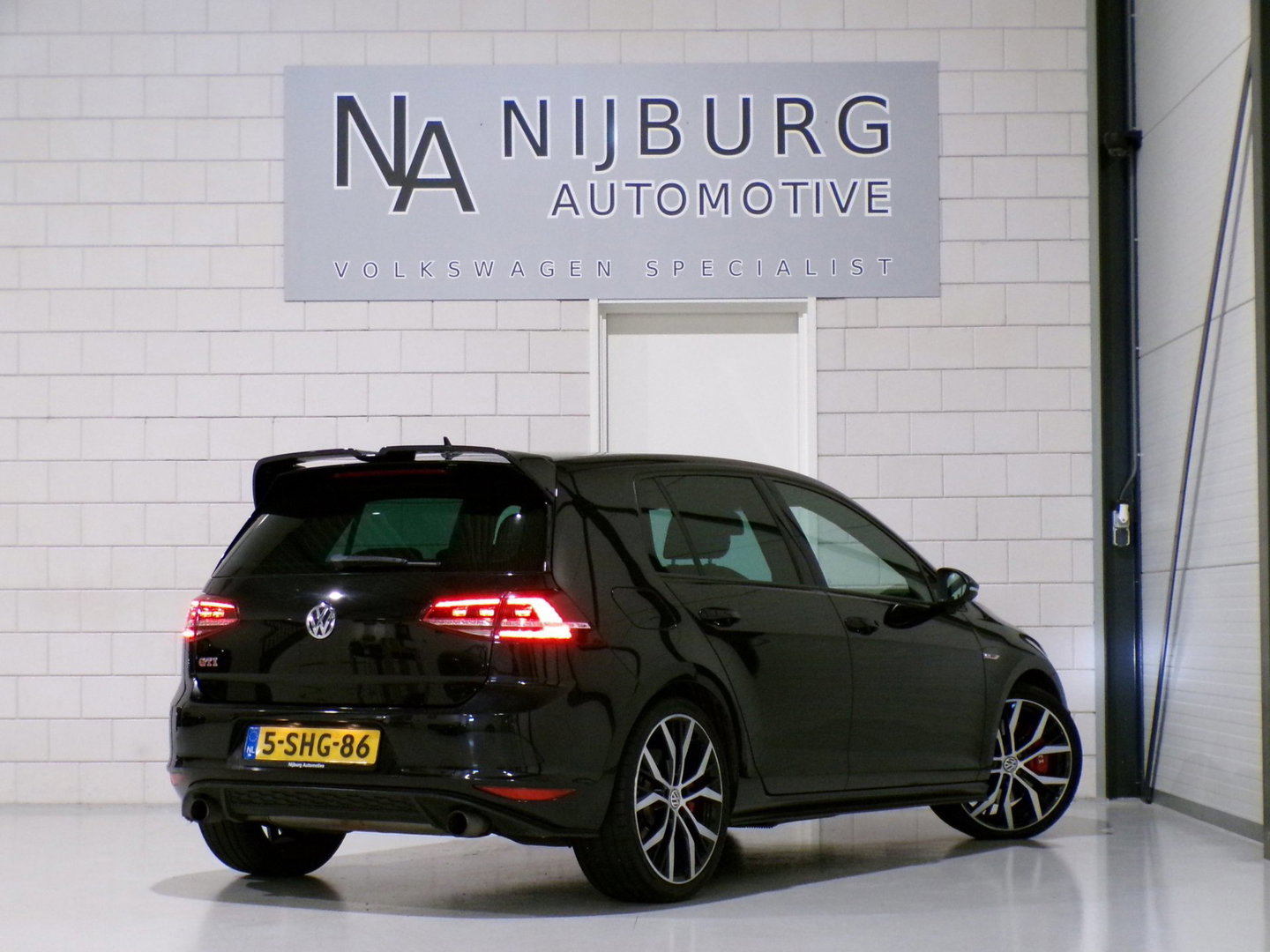 Volkswagen Golf 2.0 TSI GTI Performance "Origineel NL!" Xenon-LED 19"Velgen Parkeersensoren Navigatie Bluetooth Led-mistlampen