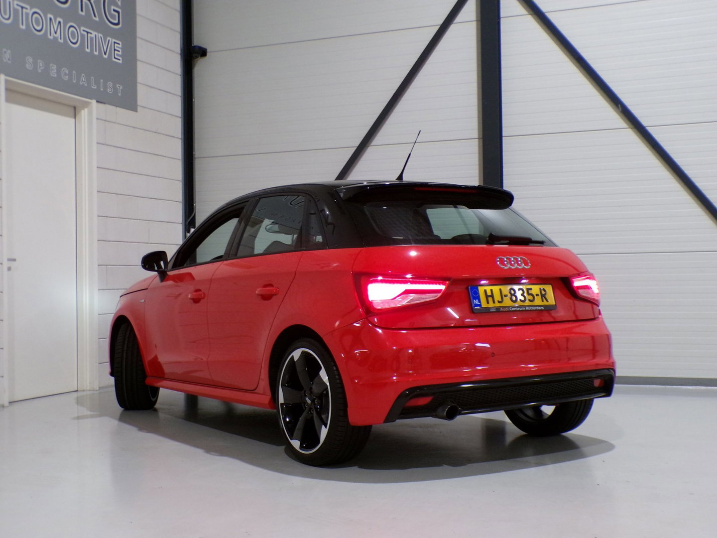 Audi A1 Sportback 1.0 TFSI S-Line "Origineel NL!" 2x S Line Xenon-LED Parkeersensoren Bose 18"Velgen Navigatie Bluetooth Cruise