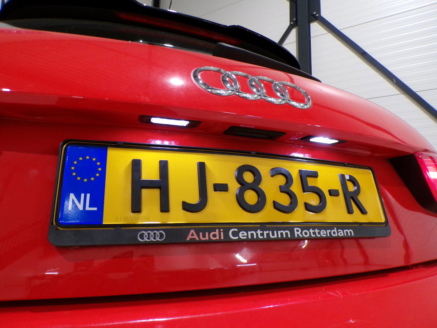 Audi A1 Sportback 1.0 TFSI S-Line "Origineel NL!" 2x S Line Xenon-LED Parkeersensoren Bose 18"Velgen Navigatie Bluetooth Cruise