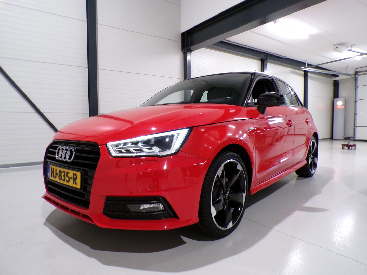Audi A1 Sportback 1.0 TFSI S-Line "Origineel NL!" 2x S Line Xenon-LED Parkeersensoren Bose 18"Velgen Navigatie Bluetooth Cruise