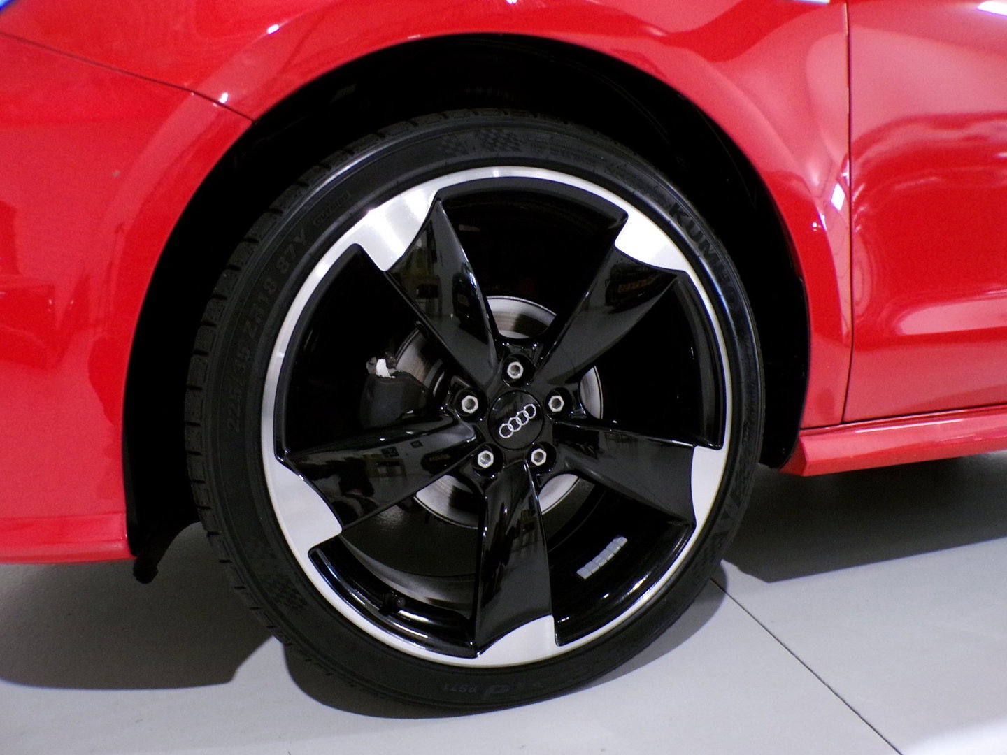 Audi A1 Sportback 1.0 TFSI S-Line "Origineel NL!" 2x S Line Xenon-LED Parkeersensoren Bose 18"Velgen Navigatie Bluetooth Cruise