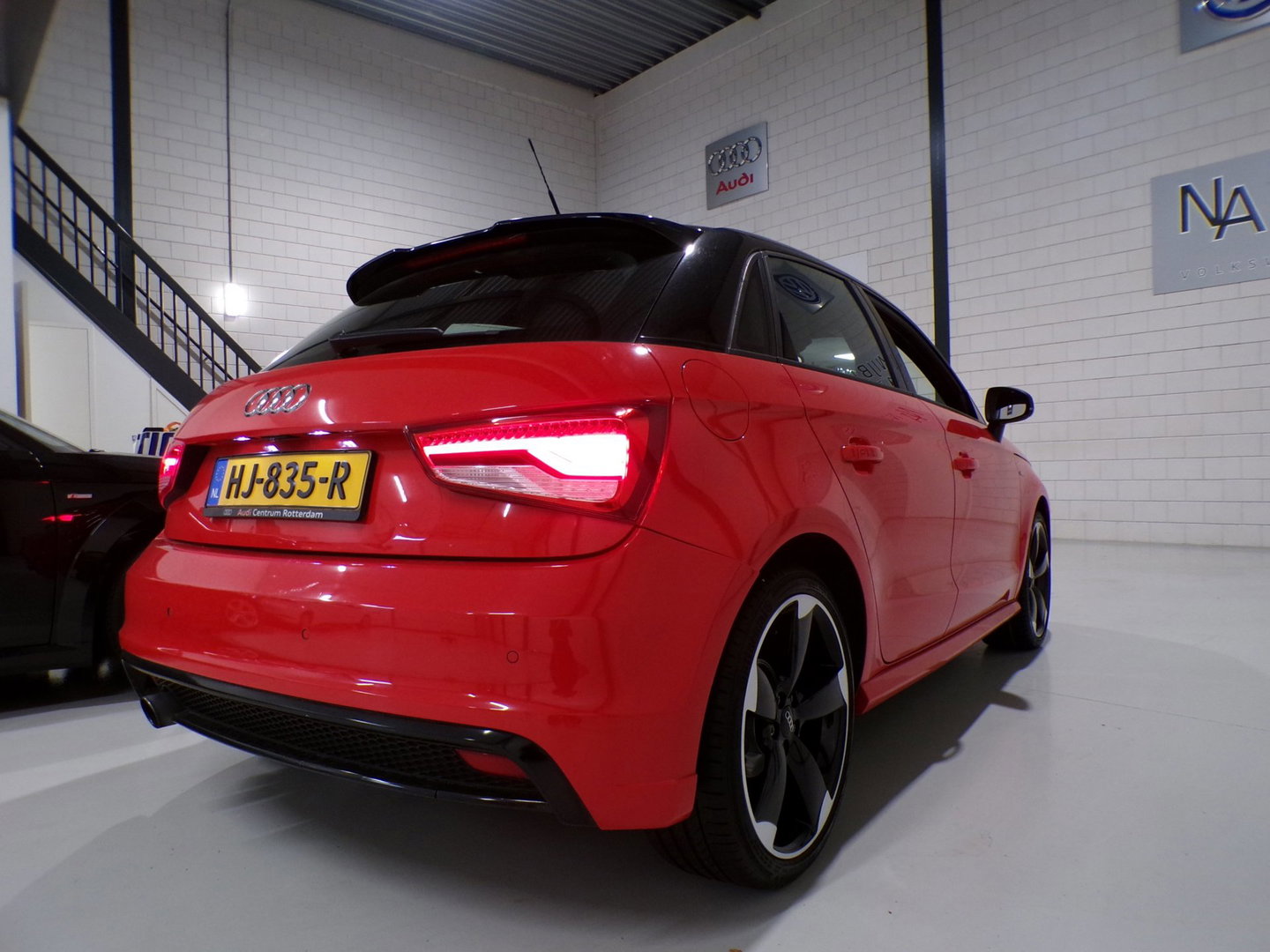 Audi A1 Sportback 1.0 TFSI S-Line "Origineel NL!" 2x S Line Xenon-LED Parkeersensoren Bose 18"Velgen Navigatie Bluetooth Cruise