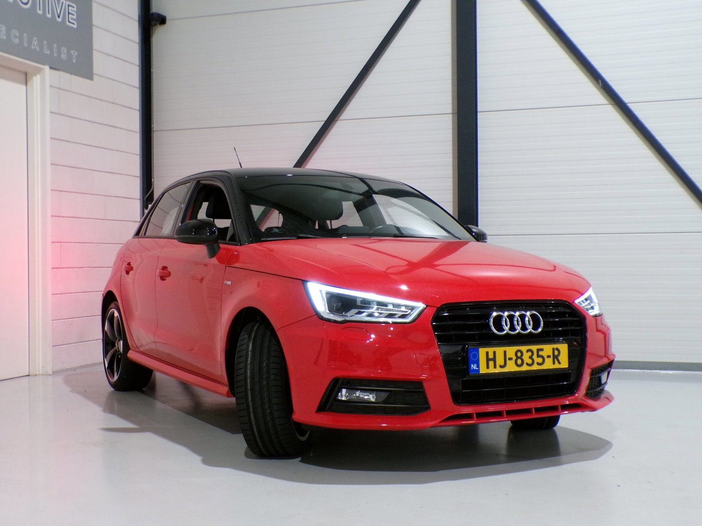 Audi A1 Sportback 1.0 TFSI S-Line "Origineel NL!" 2x S Line Xenon-LED Parkeersensoren Bose 18"Velgen Navigatie Bluetooth Cruise