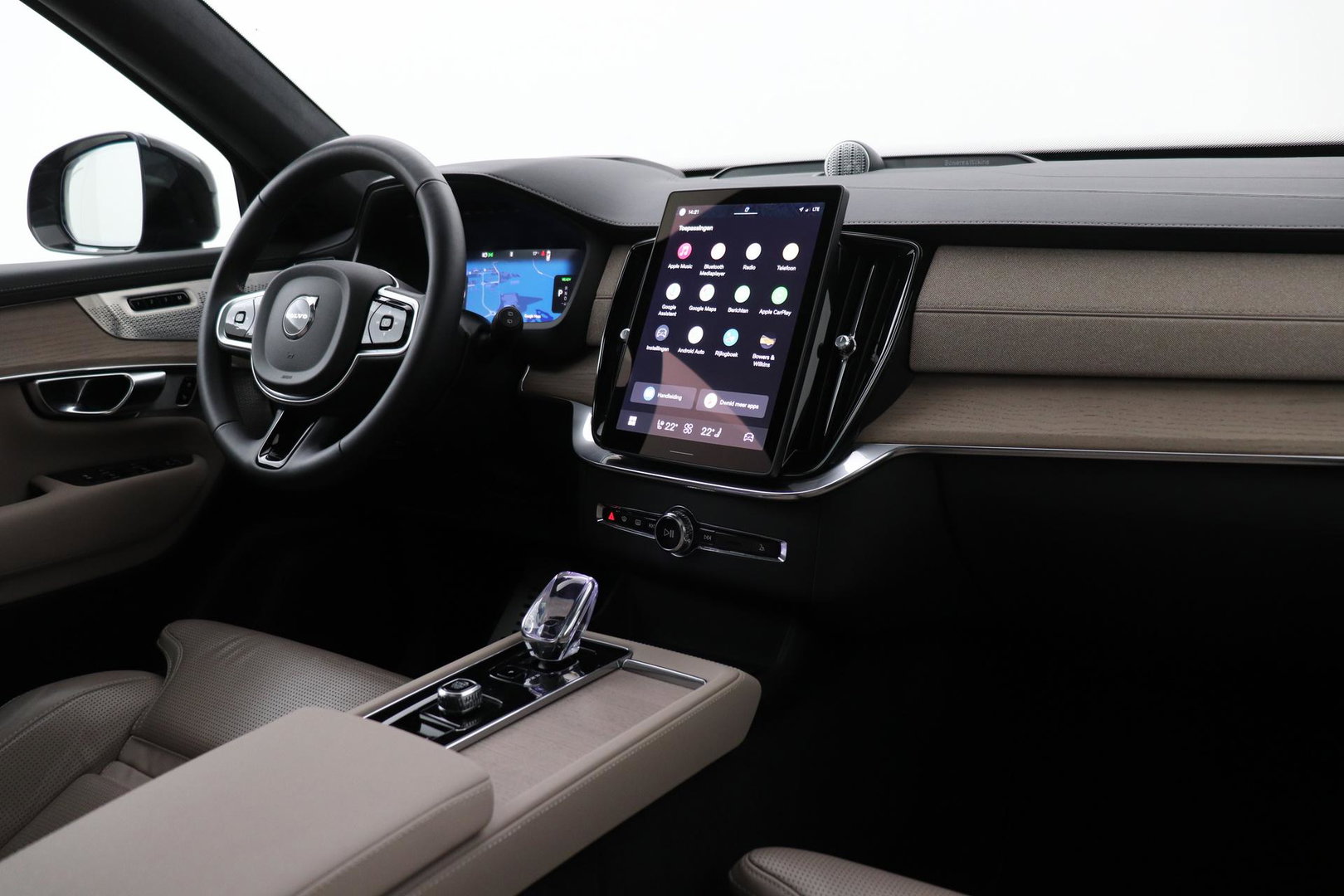 Volvo XC90 T8 Ultra Dark | HEICO | Luchtvering | Stoelventilatie | Bowers & Wilkins | Trekhaak