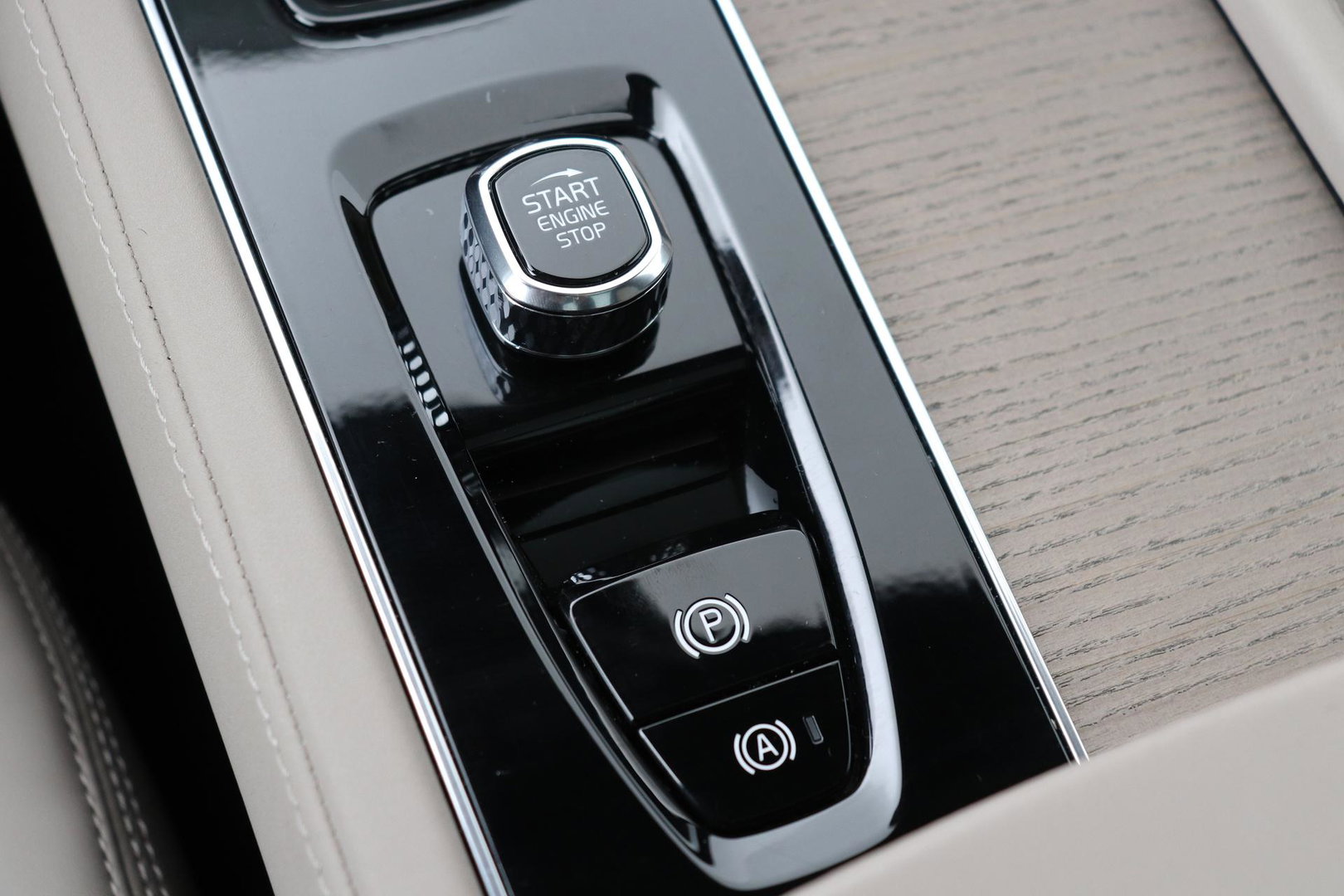 Volvo XC90 T8 Ultra Dark | HEICO | Luchtvering | Stoelventilatie | Bowers & Wilkins | Trekhaak