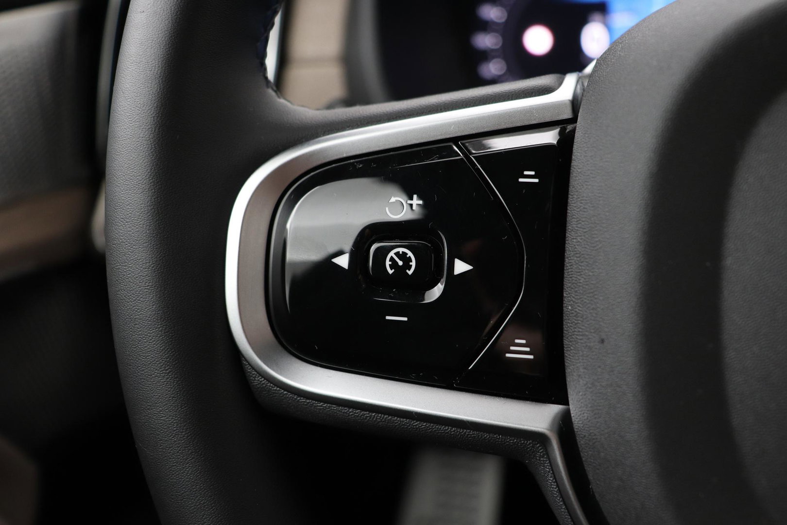 Volvo XC90 T8 Ultra Dark | HEICO | Luchtvering | Stoelventilatie | Bowers & Wilkins | Trekhaak