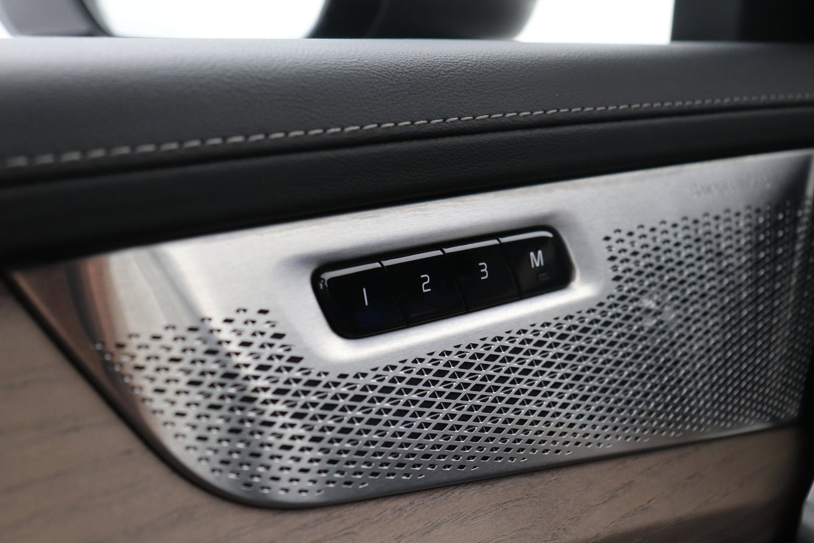 Volvo XC90 T8 Ultra Dark | HEICO | Luchtvering | Stoelventilatie | Bowers & Wilkins | Trekhaak