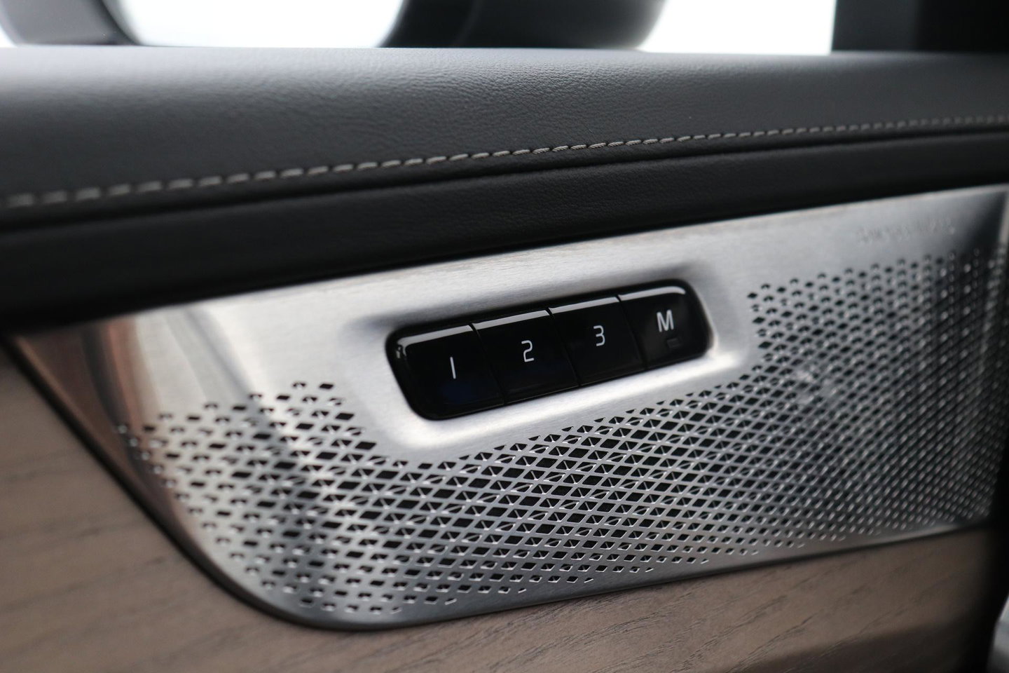 Volvo XC90 T8 Ultra Dark | HEICO | Luchtvering | Stoelventilatie | Bowers & Wilkins | Trekhaak