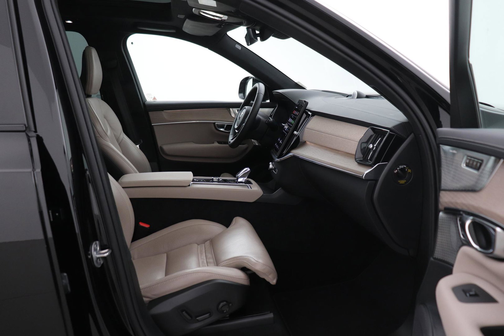 Volvo XC90 T8 Ultra Dark | HEICO | Luchtvering | Stoelventilatie | Bowers & Wilkins | Trekhaak