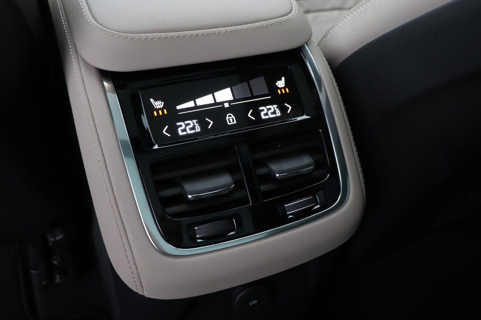 Volvo XC90 T8 Ultra Dark | HEICO | Luchtvering | Stoelventilatie | Bowers & Wilkins | Trekhaak
